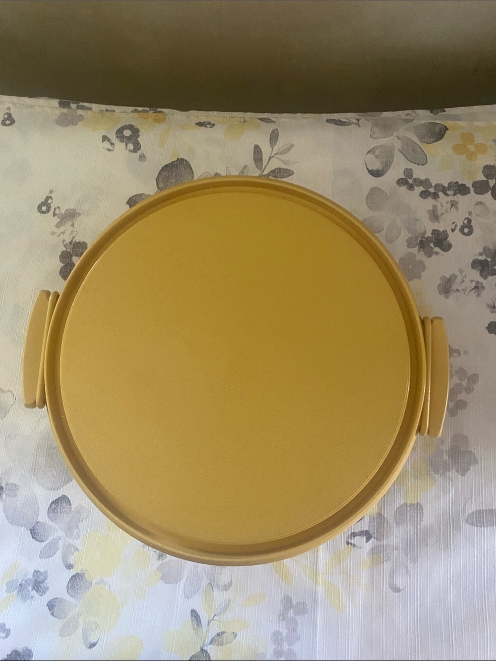 Vintage Tupperware pie carrier with handle - Picture 3 of 4